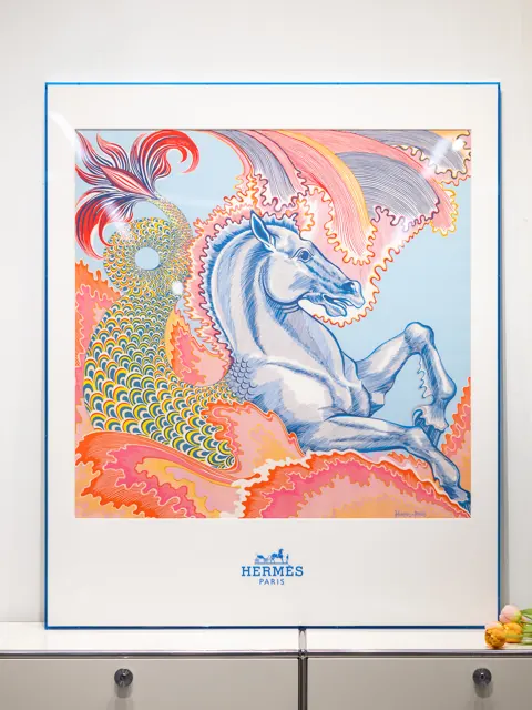 彩色龙马丝巾 · 蓝边留白 · 完整作品