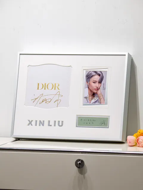 照片与卡片 · 白框组合 · 完整作品