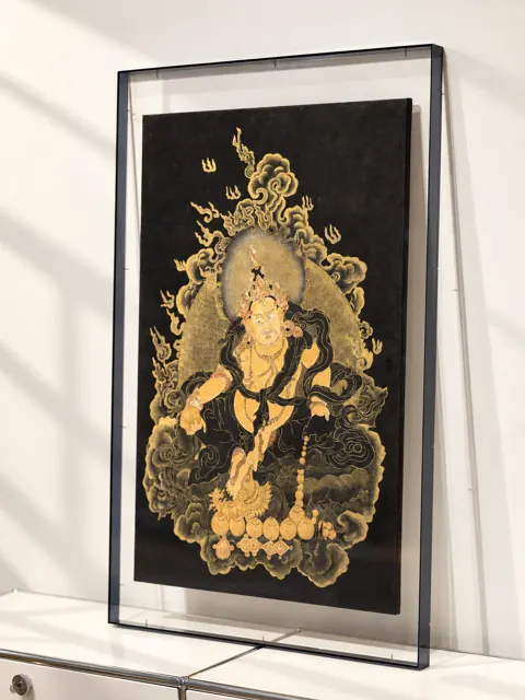 黑金唐卡 · 透明框体与悬浮留白 · 完整作品 · 展示示意