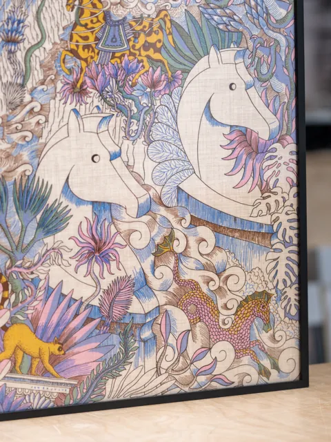 奇幻风景丝巾 · 图案纹理与框边 · 装裱细节实拍
